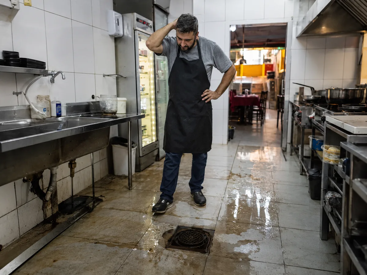 Limpeza e desentupimento de caixa de gordura em Atibaia